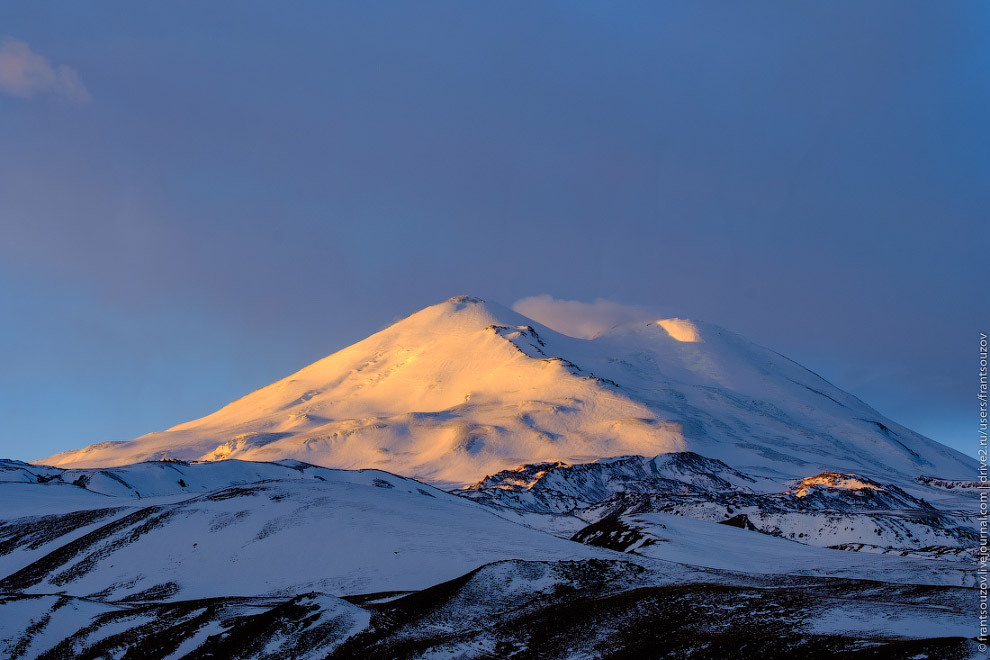 Эльбрус. Самая высокая гора России на рассвете природа