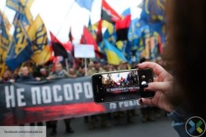 «Полная бандеризация страны»: жителям Западной Украины порекомендовали вывешивать флаги ОУН-УПА