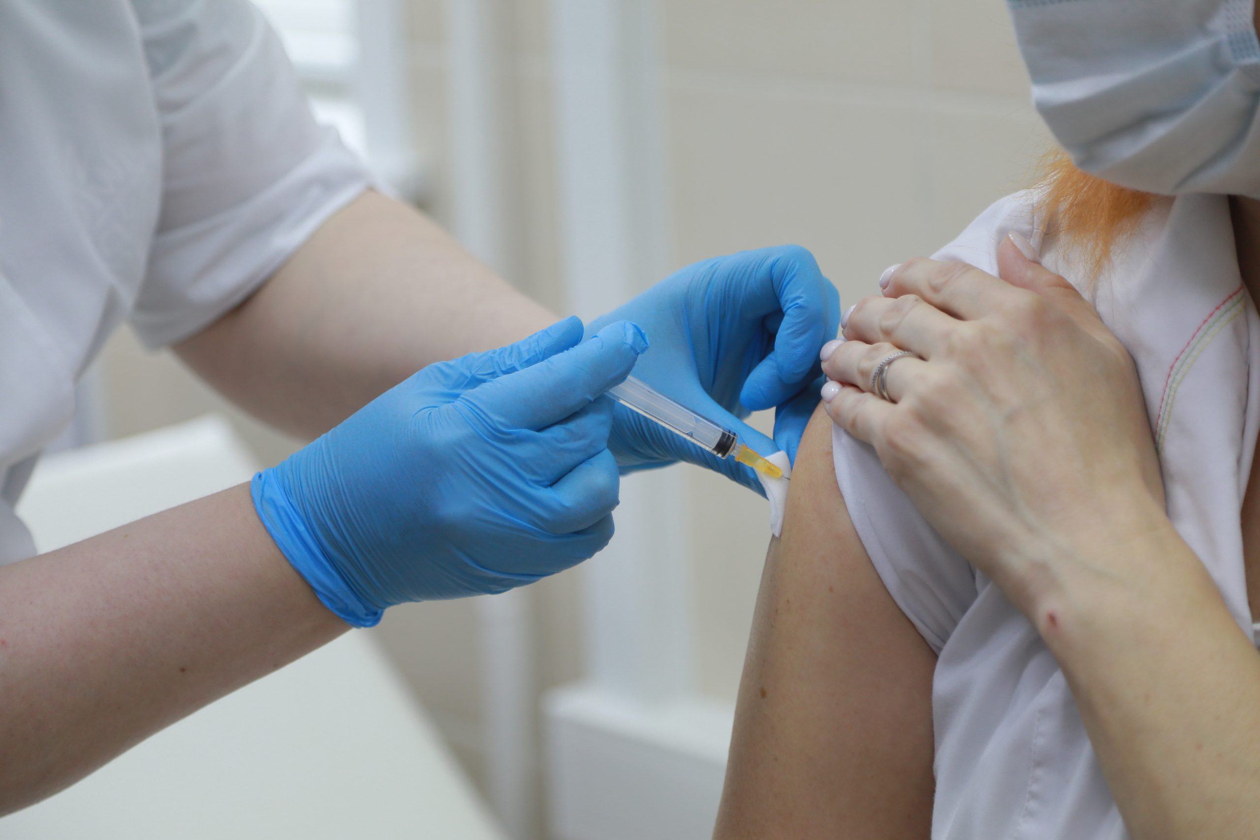 В Великобритании одобрили вакцину от коронавируса