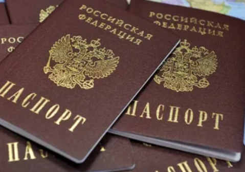 Крымчанин из-за просроченного украинского паспорта не может получить вид на жительство в России 