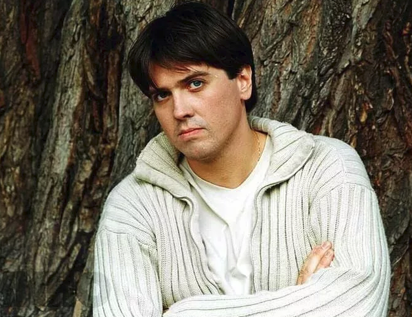 "Кто виноват..." или почему от популярного и многодетного актёра Дениса Матросова отказались его старшие дети-близнецы