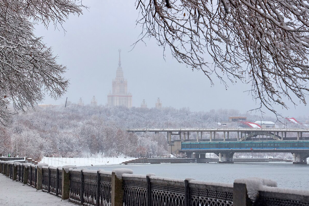 Сегодня на улице сильный мороз. Морозы в Москве. Морозная Москва. Московские Морозы. Сильный Мороз в Москве.