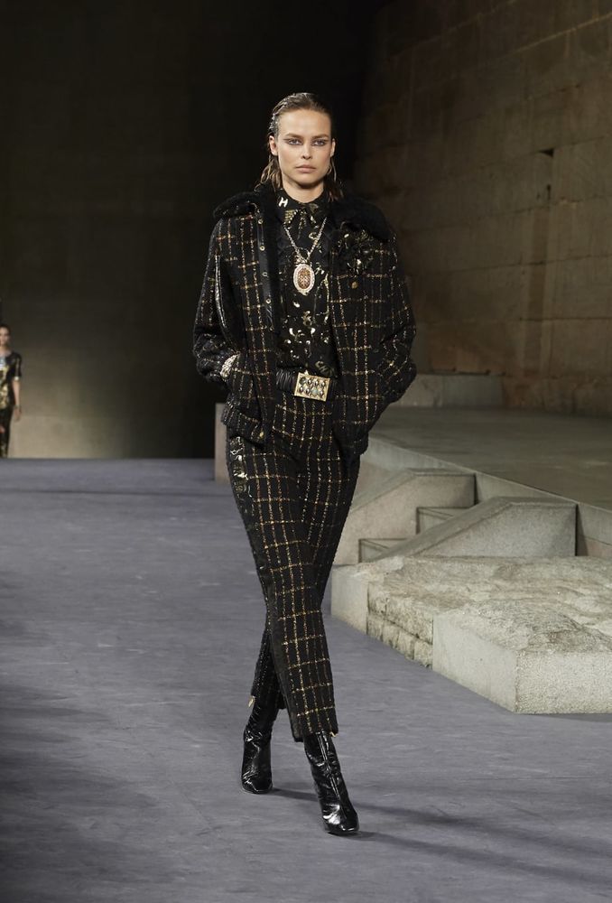 Chanel привез Египет в Сеул: Топ-17 нарядов показа Metiers d'Art 2018/19 Chanel привез Египет в Сеул: Топ-17 нарядов показа Metiers d'Art 2018/19 chanel,дизайнеры,коллекции,мода,мода и красота,стиль