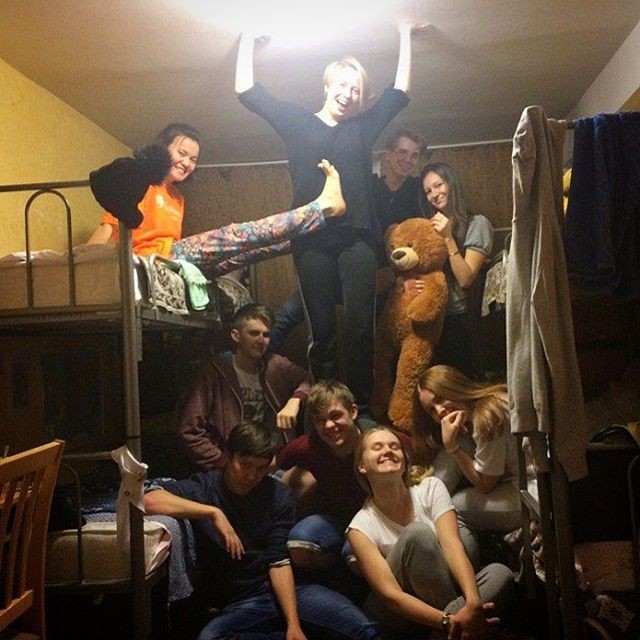 Если праздник, то много гостей общежитие, прикол, студенты, юмор