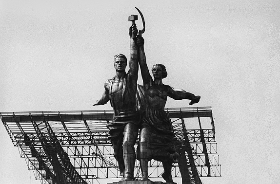 «Рабочий и колхозница»: какой донос написали на автора этой скульптуры