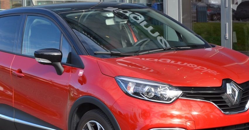 Водитель Renault погиб после столкновения с велосипедистами в Подмосковье