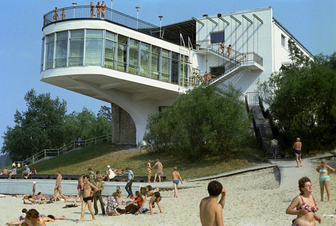 Пляжный отдых в Советском Союзе (21 фото)