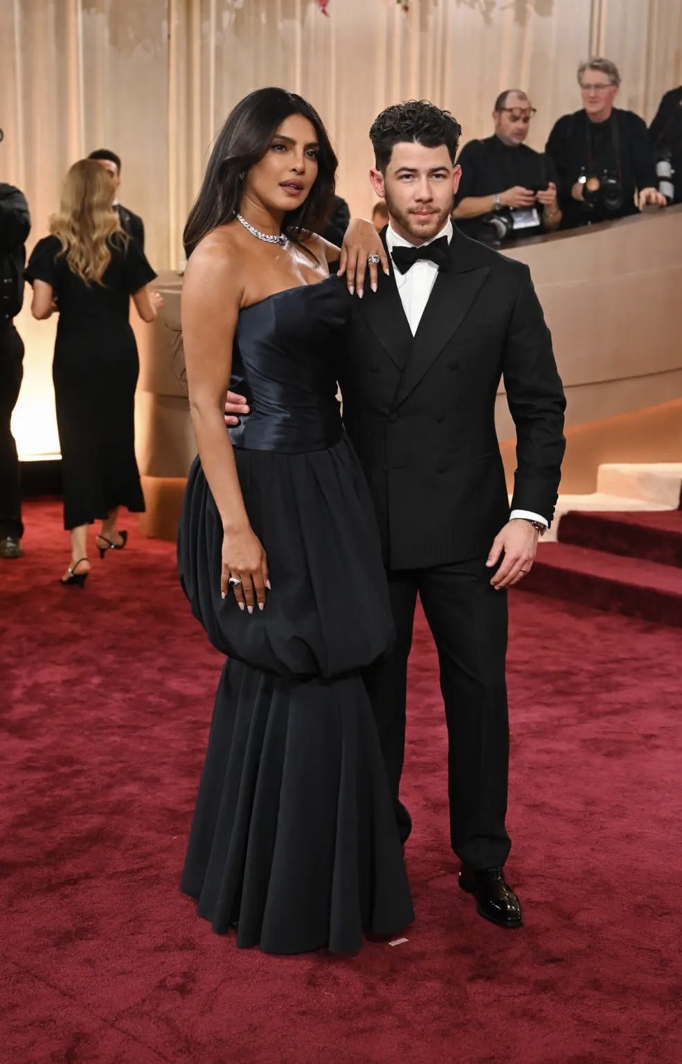  Мила Кунис, Джулия Робертс и Майли Сайрус