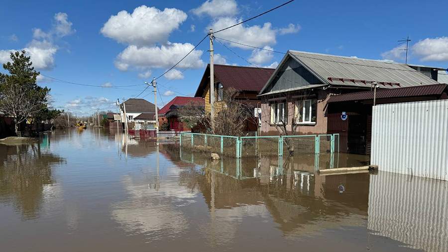 В Орске от наводнений пострадали 19 объектов образования