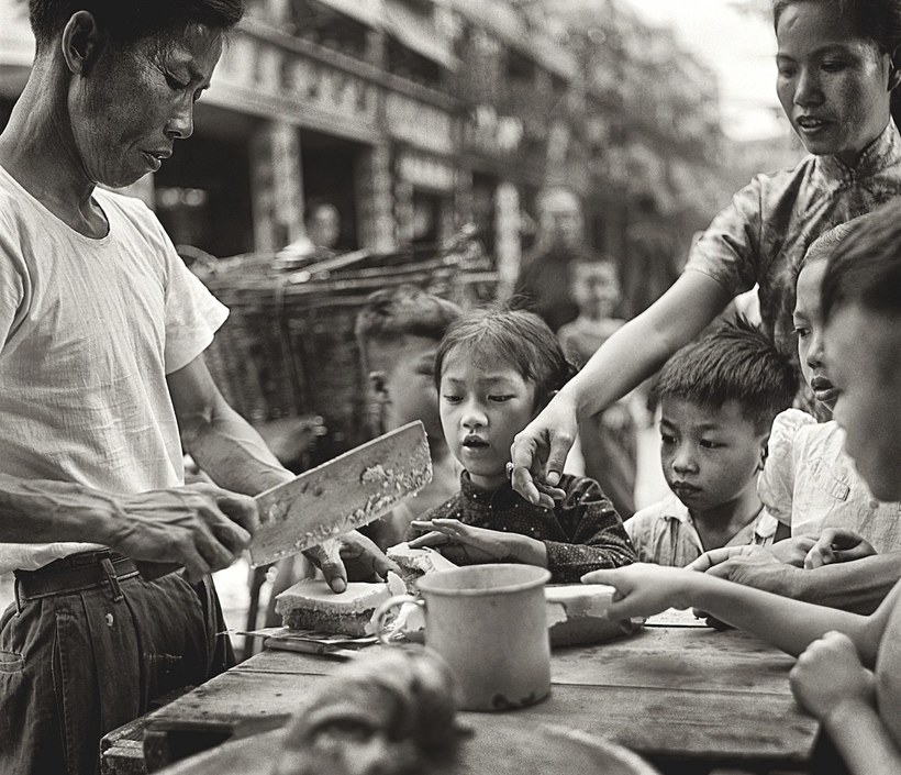 Шедевральные уличные фотографии Фань Хо о жизни в Гонконге 50-60-х годов авиатур
