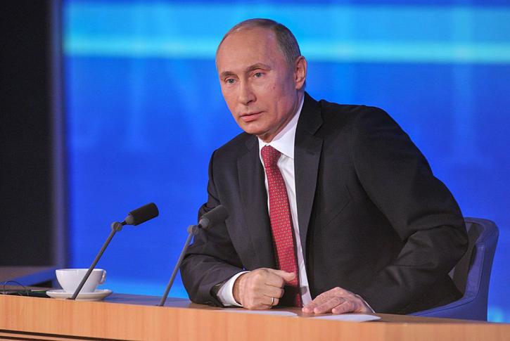 Неожиданный реверанс Путину в клипе Шнурова «Сиськи» шокировал украинцев