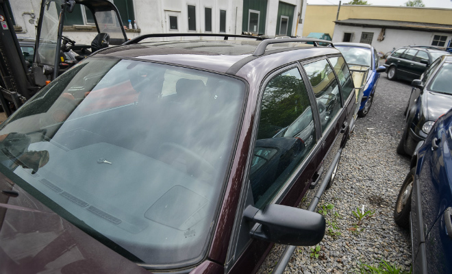 Брошенные авто в Африке: БМВ стоят годы под открытым небом Брошенные авто в Африке: БМВ стоят годы под открытым небом Культура