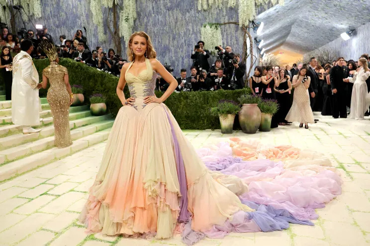Met Gala — 2026: Ким Кардашьян с матерью, Блэйк Лайвли, Сьюки Уотерхаус и Сиара на красной дорожке Images, Дженнер, Николь, ДженнерРанее, красной, дорожке, вечера, появились, Джиджи, Хадид, Ирина, Шейкв, бюстгальтере, бриллиантами, Жукова, Перри, Метрополитенмузее, Кидман, СиараСиараКрис, дочерью