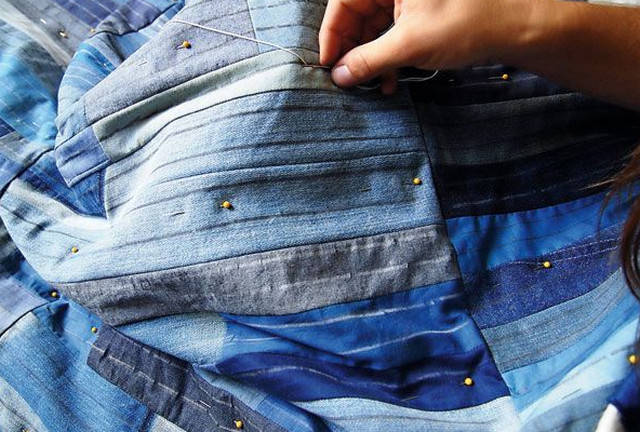 Джинсовая куртка в стиле пэчворк можно, пэчворк, достаточно, джинсов, детали, куртки, старых, ткань, каждого, помощью, выкройка, например, кнопки, необходимо, подол, Стиль, техника, будет, пошива, такой