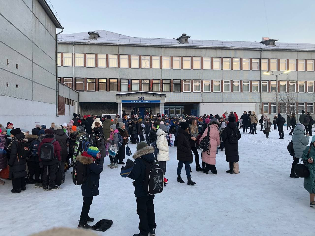 В Красноярске уже четвертый раз эвакуируют школы