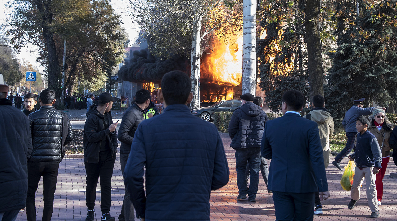 Что произошло в кыргызстане. Пожар Кыргызстан. Пожар в Бишкеке 13 января.