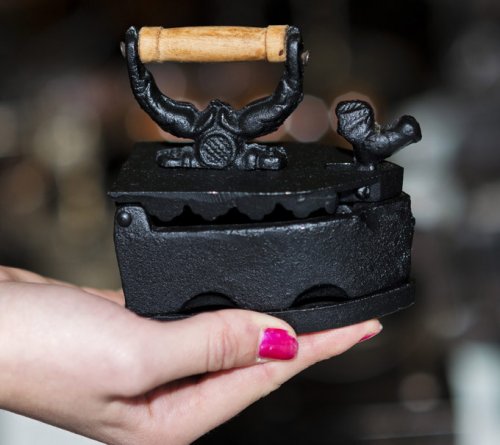 Уникальная коллекция утюгов мистера Яноса Наги (7 фото)