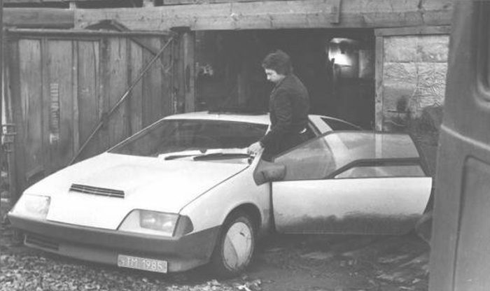 Как два друга собрали крутой спорткар у себя в гараже 