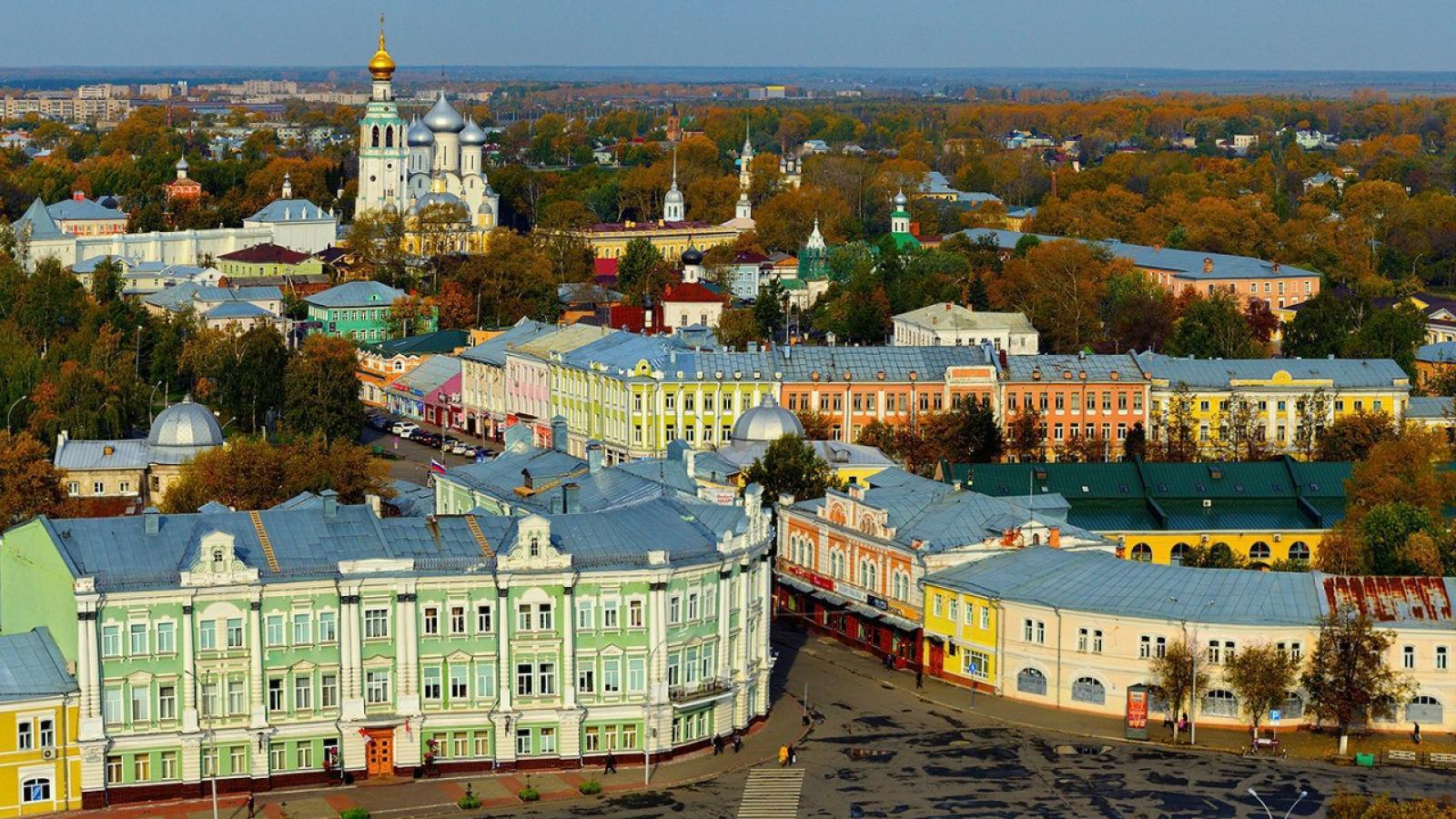 Город, где судьба меня ждёт.... ответом, судьба, резной, ВологдаРезной, ВологдугдуСам, иметь, ввидуСам, придуПрипевЧтоб, случилось, милой, придуВ, ВологдугдугдугдуВ, приду Вижу, значит, кисти, рябинВижу, номер, одинВижу, скамьей, воротГород