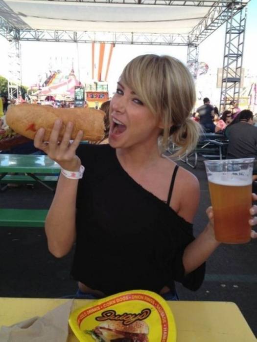 Девушки выбирают пиво.  картинки,позитив