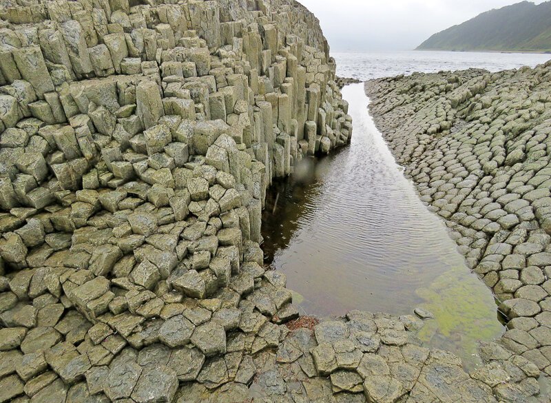Кунашир: мыс Столбчатый Кунашир: мыс Столбчатый