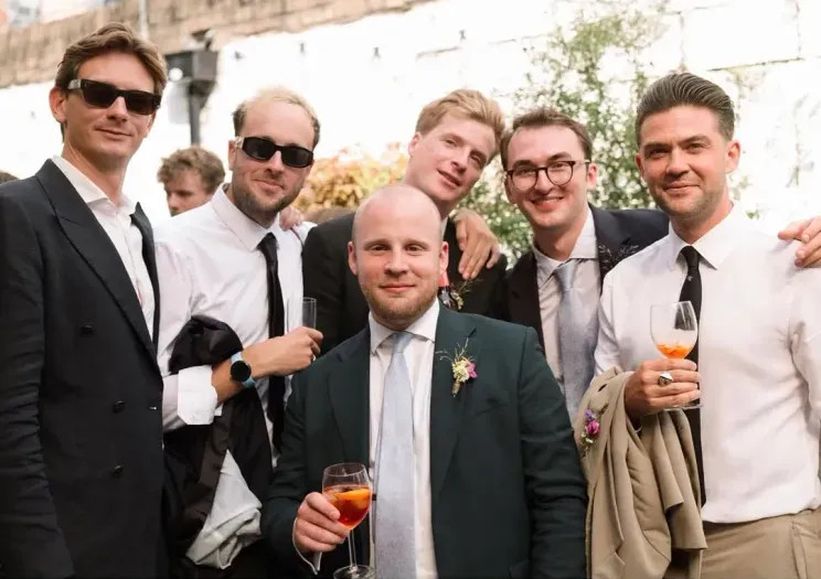 Айзек Хемпстед-Райт с друзьями