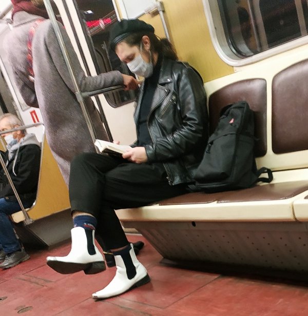 Модники и чудаки из метро  смешные картинки,фото-приколы,юмор