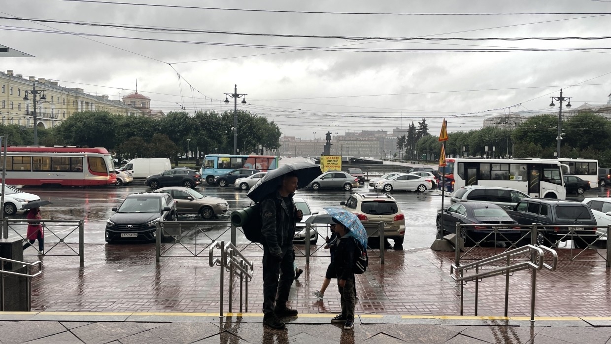 Пятница в Петербурге будет облачной и дождливой Общество