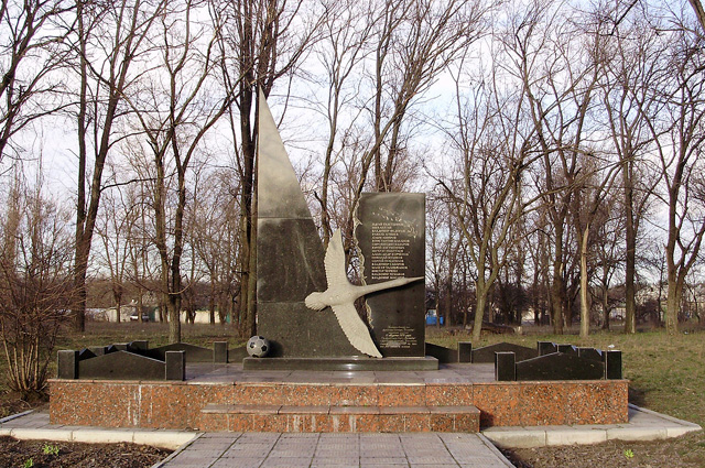 Памятник, установленный на месте падения белорусского Ту-134