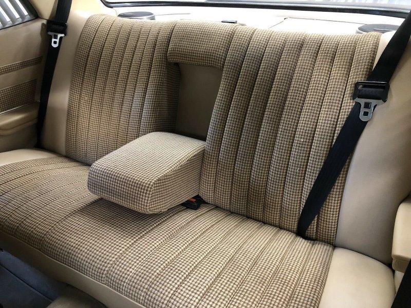 Пенсионерка продала купе Mercedes 450 SLC AMG, которым владела 42 года Пенсионерка продала купе Mercedes 450 SLC AMG, которым владела 42 года