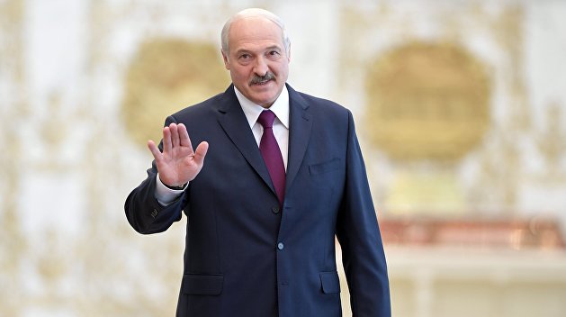 Лукашенко: Украина пошла кривым путем, но все равно вернется к нам