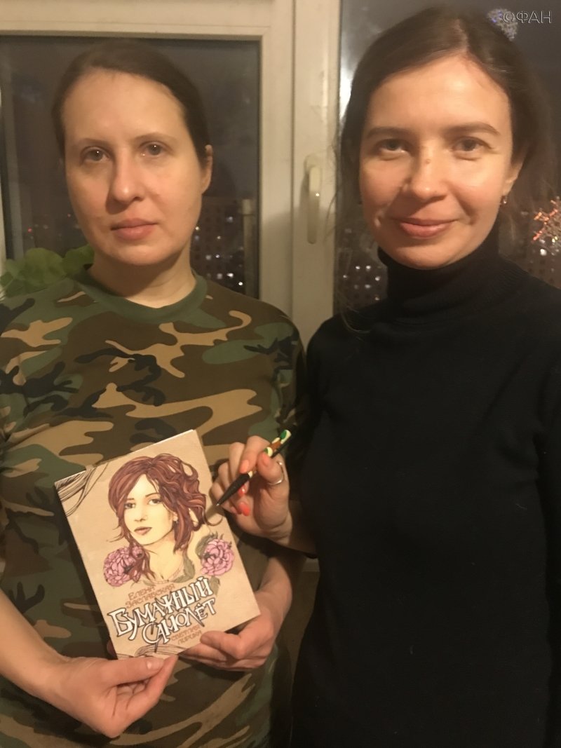 Поэт Елена Заславская (справа)