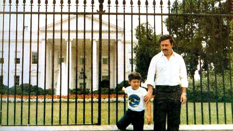 Пабло Эскобар с сыном перед Белым домом США Пабло Эскобар, в мире, интересное, картель, картель кали, криминал, наркотики