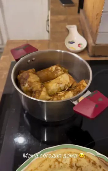 Блины с красной икрой и народные костюмы: как Яна Рудковская, Виктория Шелягова, Оксана Самойлова и Наталья Давыдова отмечают Масленицу instagram (инстаграм),социальная сеть,анджелина боня,викторий боня,Виктория Шелягова,г,Москва [1405113],григория добрыгина,Екатерина Волкова,Ксения Пунтус,Наталья Давыдова,Наталья Подольская,Никита Михалков,Оксана Самойлова,полина подплетенная,Яна Рудковская