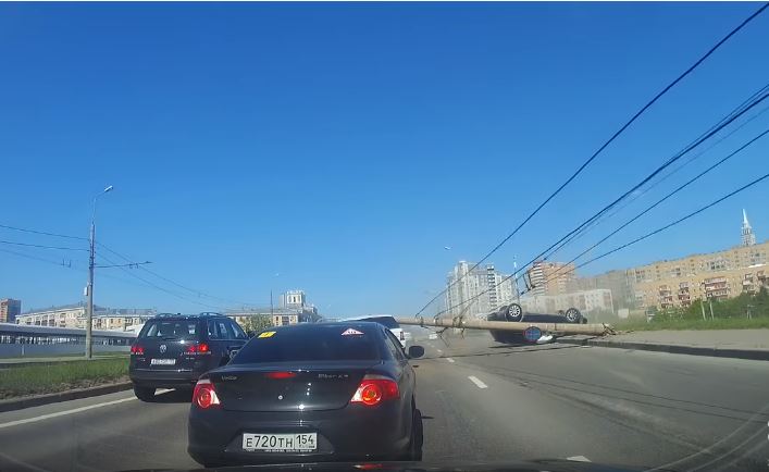 Молниеносная карма: вот тебе столбом по крыше, Range!