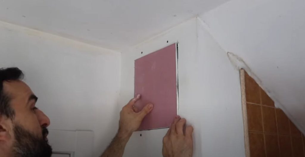 Как заделать отверстие в стене из гипсокартона