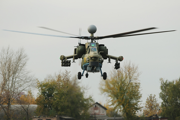 Первый образец модернизированного вертолета Ми-28Н во время совершения первого полета во время летных испытаний на территории Московского вертолетного завода им. М.Л. Миля холдинга "Вертолеты России" в Томилино 