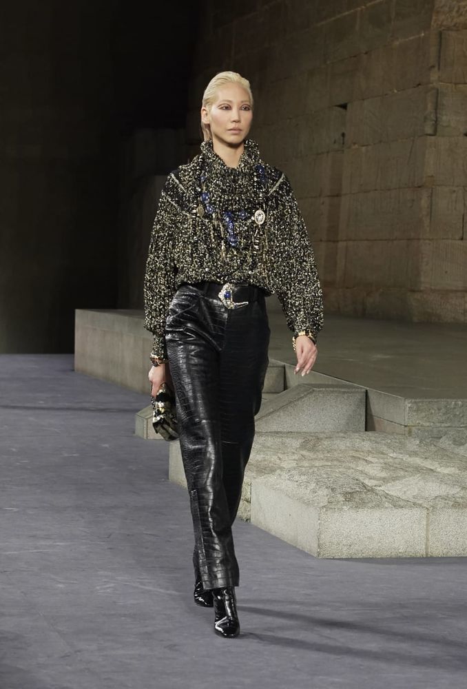 Chanel привез Египет в Сеул: Топ-17 нарядов показа Metiers d'Art 2018/19 Chanel привез Египет в Сеул: Топ-17 нарядов показа Metiers d'Art 2018/19 chanel,дизайнеры,коллекции,мода,мода и красота,стиль