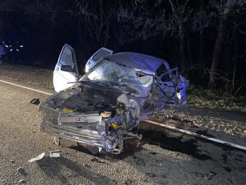 В лобовом столкновении с автофургоном на Кубани погиб 46-летний водитель «ВАЗ»