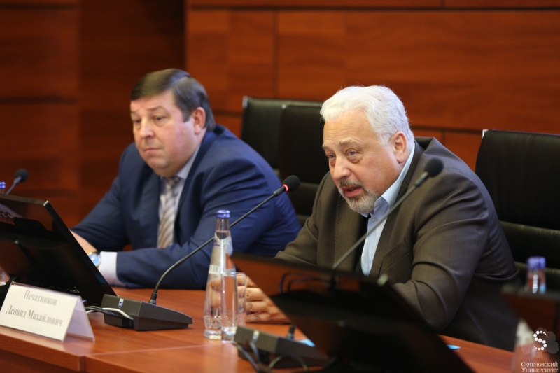 Леонид Печатников назвал среднюю зарплату врача