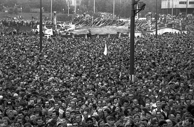 ЕЛЬЦИН ПРИНЁС НЕ СВОБОДУ, А СМЕРТЬ: МАТЬ, ПОХОРОНИВШАЯ СЫНА, НЕ СТАЛА МОЛЧАТЬ О ТРАГЕДИИ россия