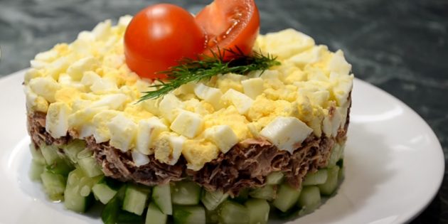 10 аппетитных салатов с консервированным тунцом кулинария,салаты