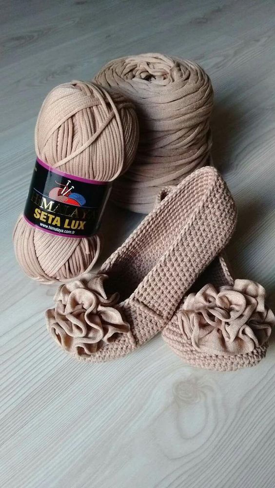 Уютные вязаные тапочки для дома вяжем за один вечер Уютные вязаные тапочки для дома вяжем за один вечер вязаные тапочки,рукоделие,своими руками