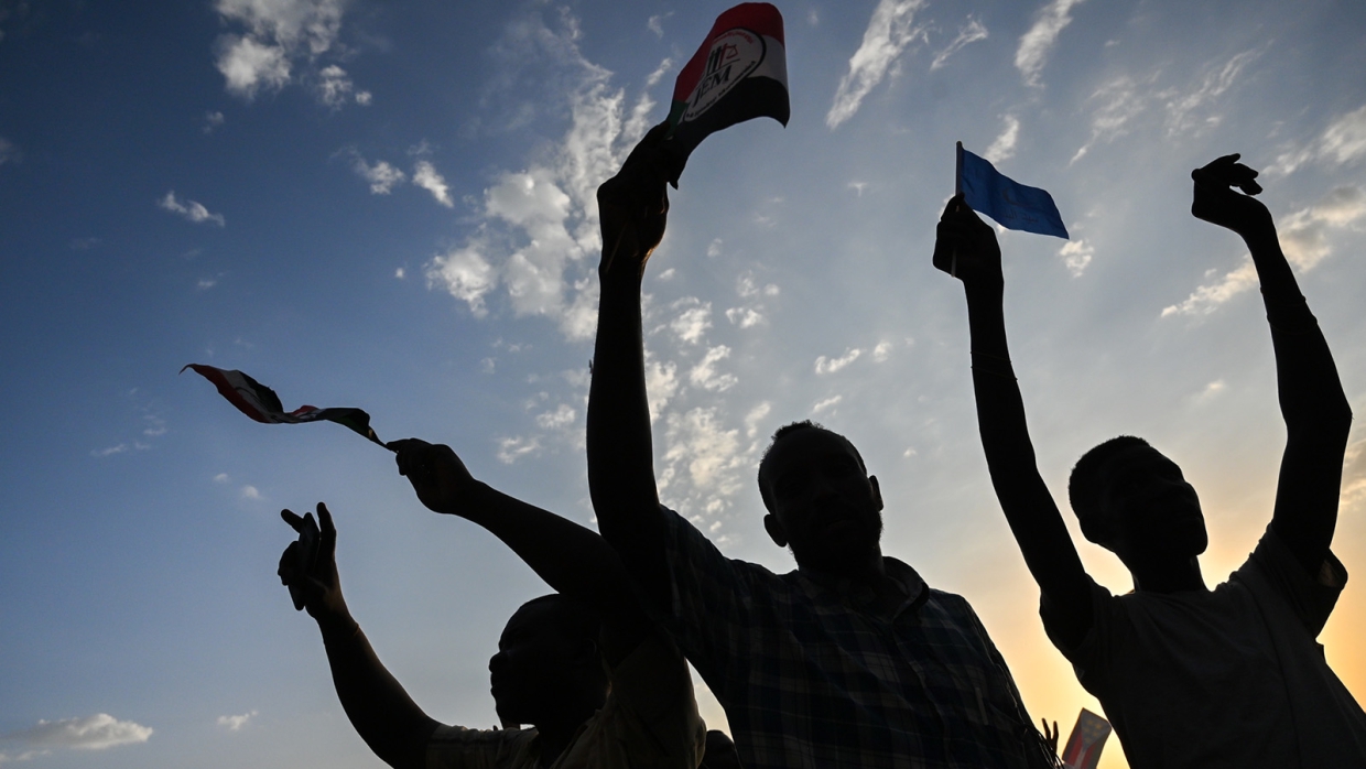 Жители Порт-Судана вышли на демонстрации против многочасовых отключений света Весь мир