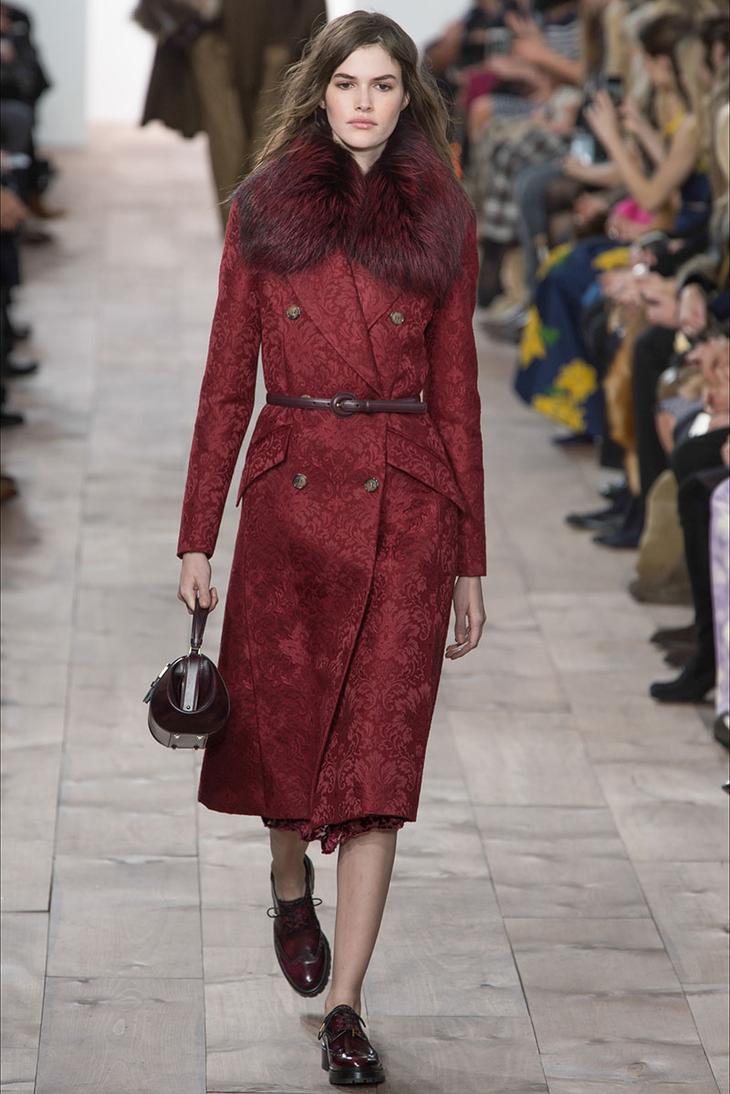 Модное пальто цвета бордо фото новинка сезона