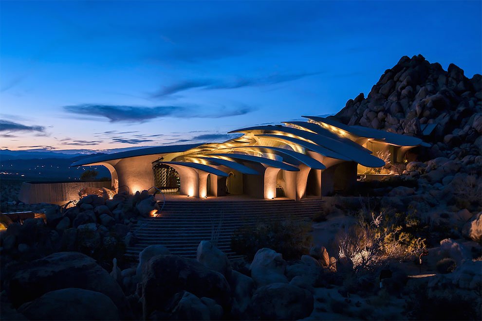 Уникальный "Дом пустыни": яркий пример органической архитектуры архитектура