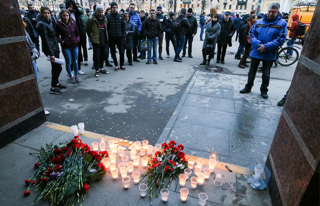 После вчерашних варварских терактов в Санкт-Петербурге, унесших жизни 11 человек, весь мир соболезнует России