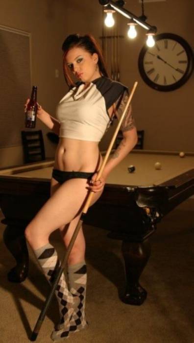 Девушки выбирают пиво.  картинки,позитив