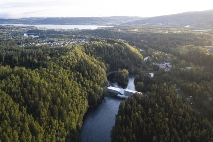 В Осло открылся необычный витой мост