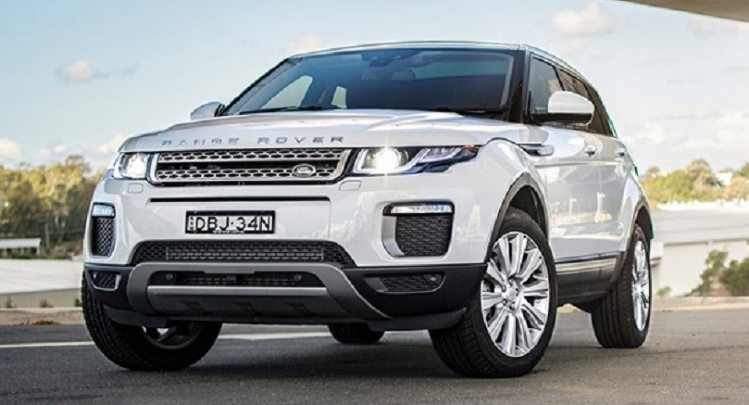 С молотка уйдёт один из семи сохранившихся пикапов Land Rover Defender из фильма о Джеймсе Бонде